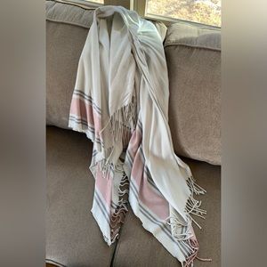 Elegant Cream Wrap with Pink & Gray Accents